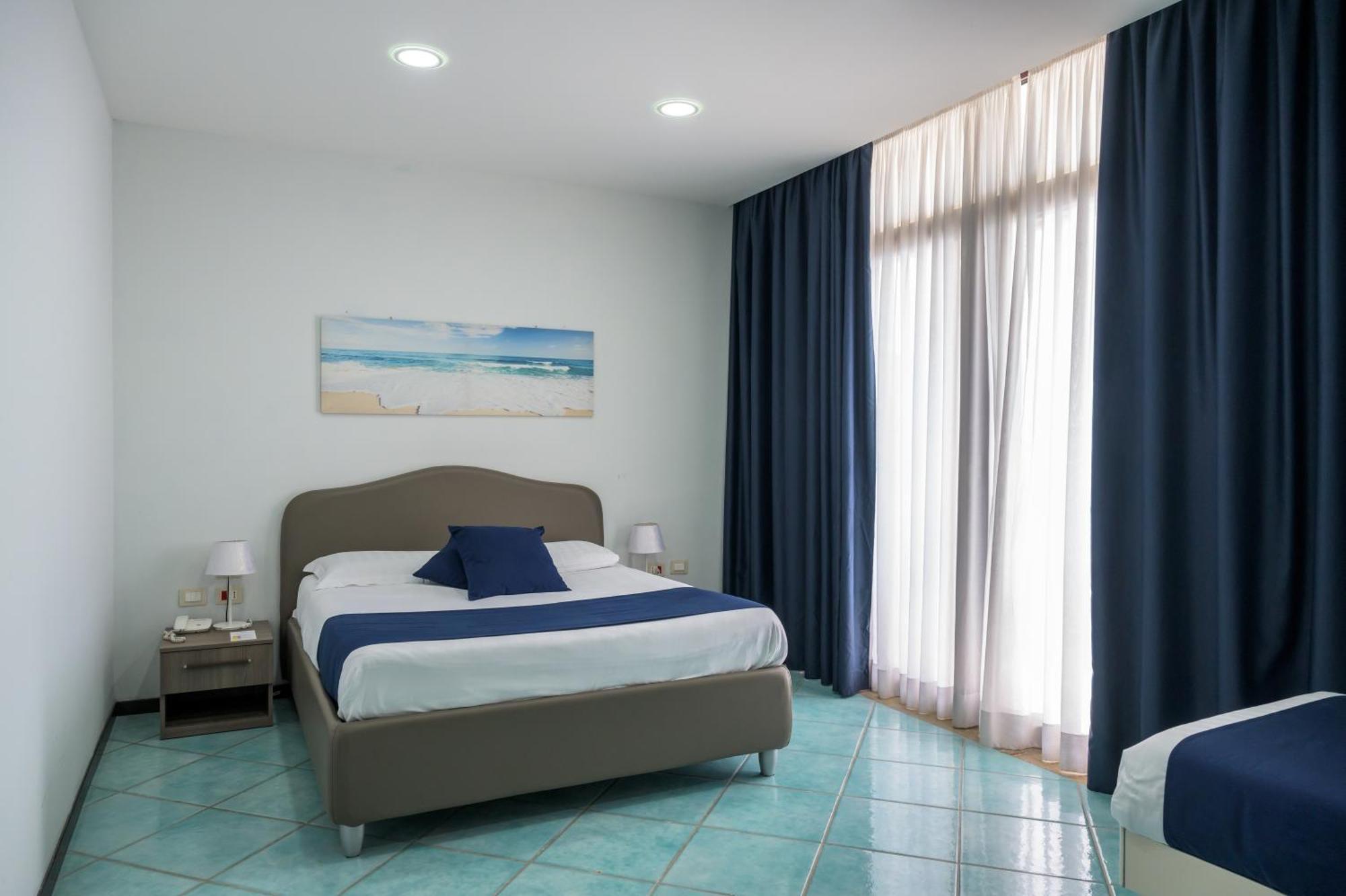 Hotel Centro Congressi Polo Nautico Салерно Екстер'єр фото